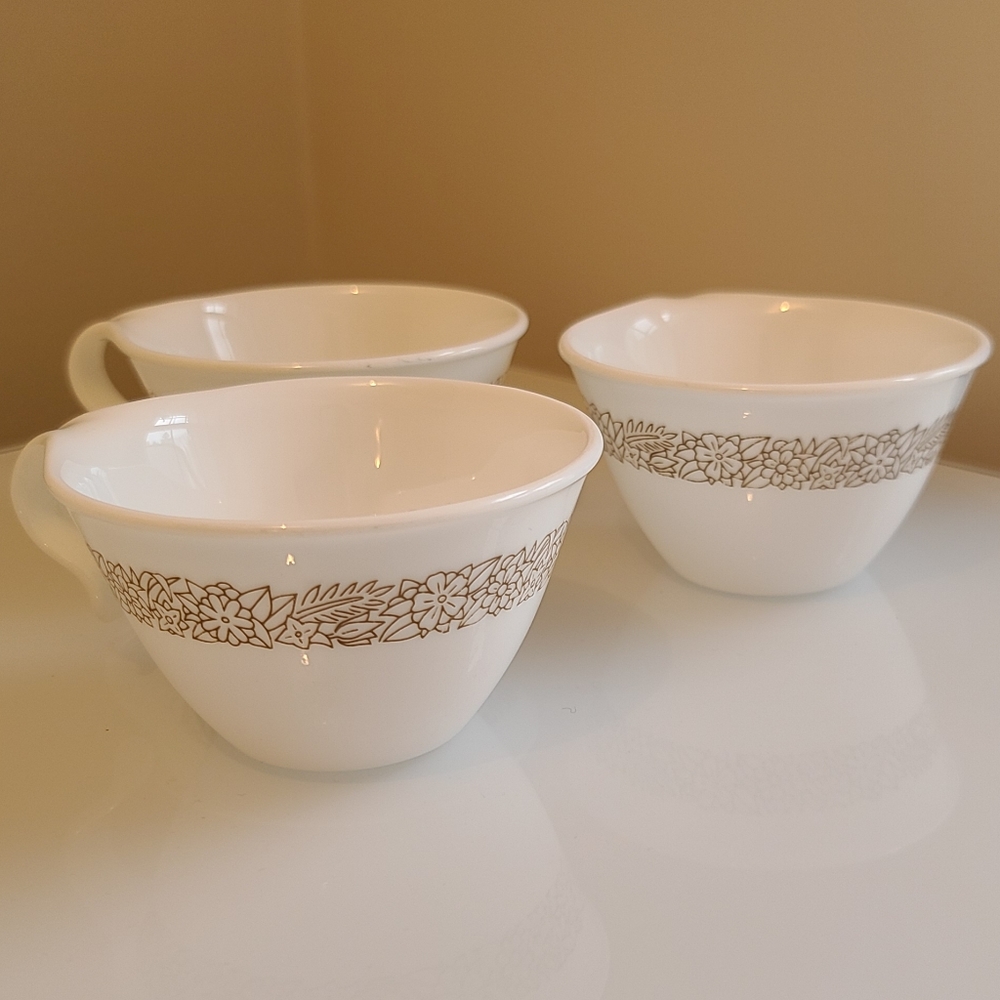 Corelle Woodland Brown hook cups